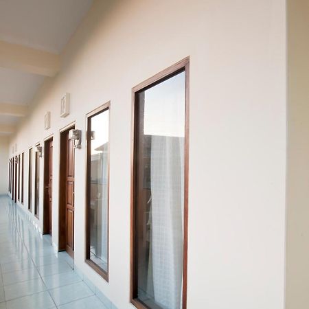 Pondok Taman 828 Hotell Denpasar Exteriör bild