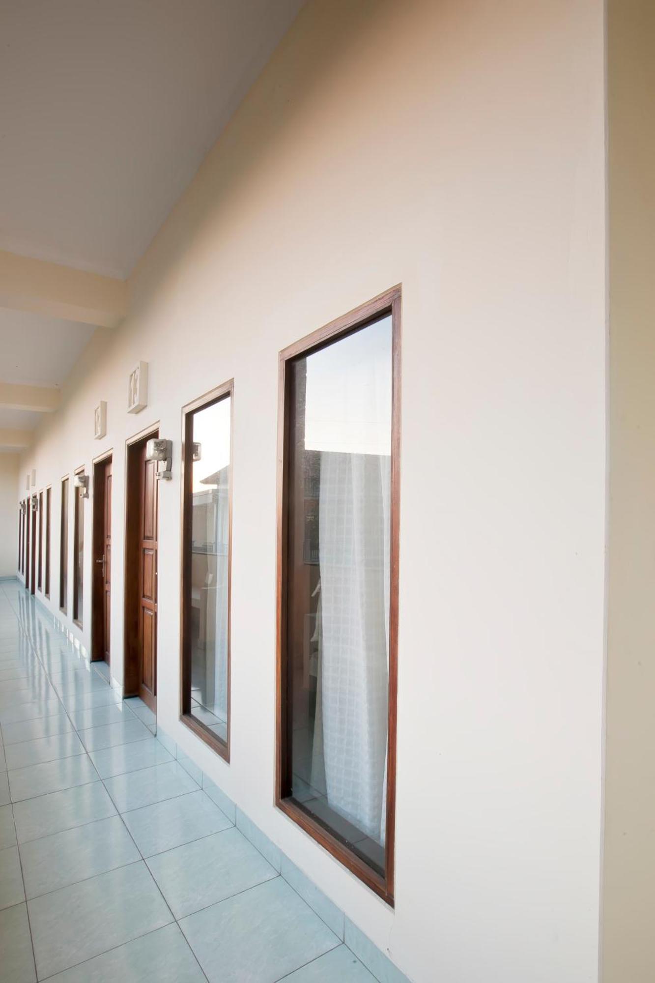 Pondok Taman 828 Hotell Denpasar Exteriör bild